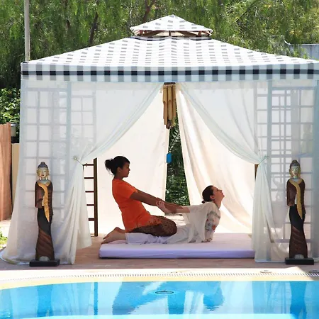 泽依提那达酒店