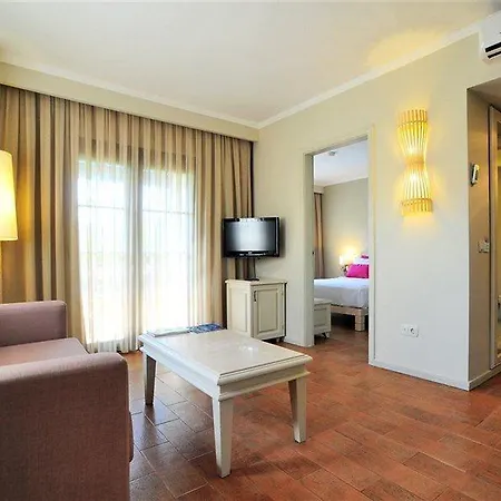 泽依提那达酒店