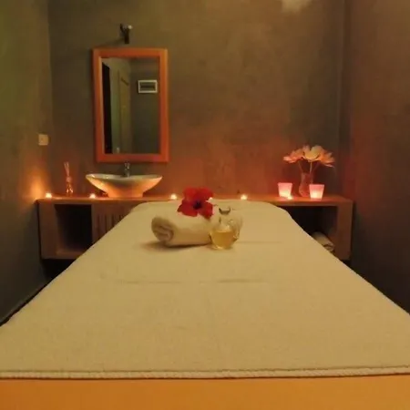 Zeytinada 호텔 토르바