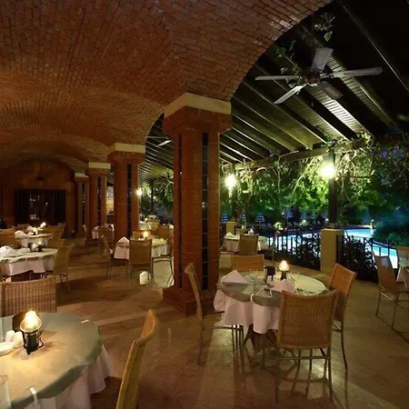 Zeytinada 호텔 토르바