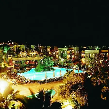 מלון Zeytinada 4*